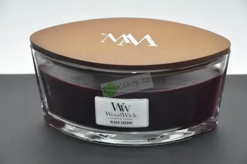 Woodwick lodička vonná svíčka Black Cherry