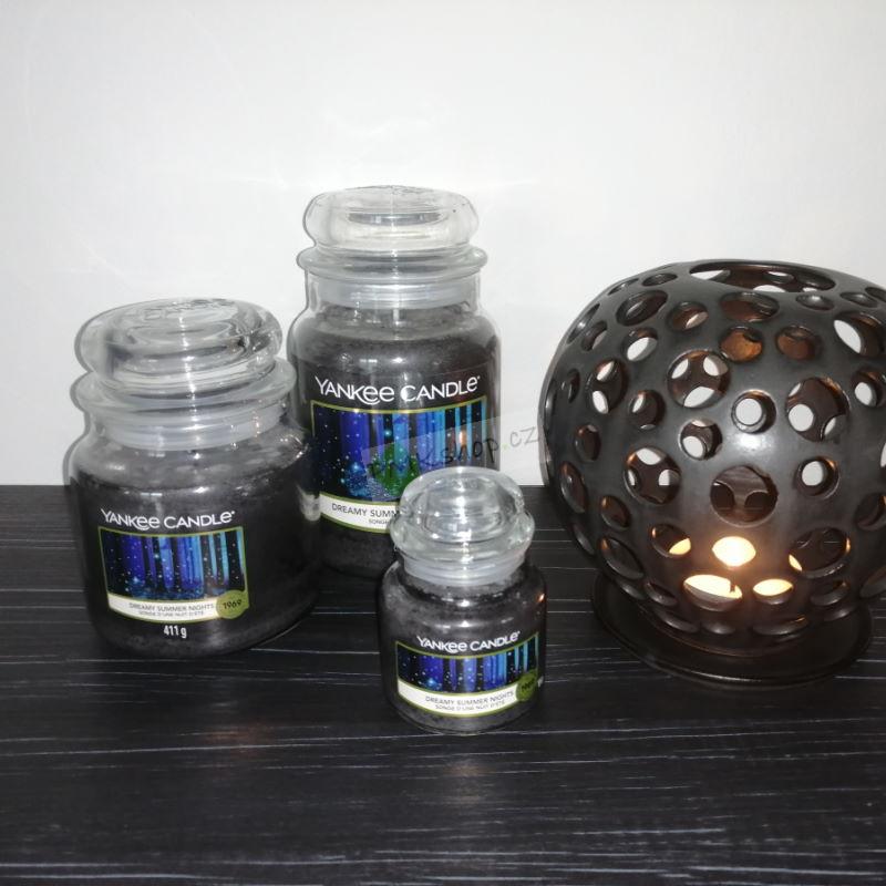 Yankee Candle střední vonná svíčka Classic Dreamy Summer Nights