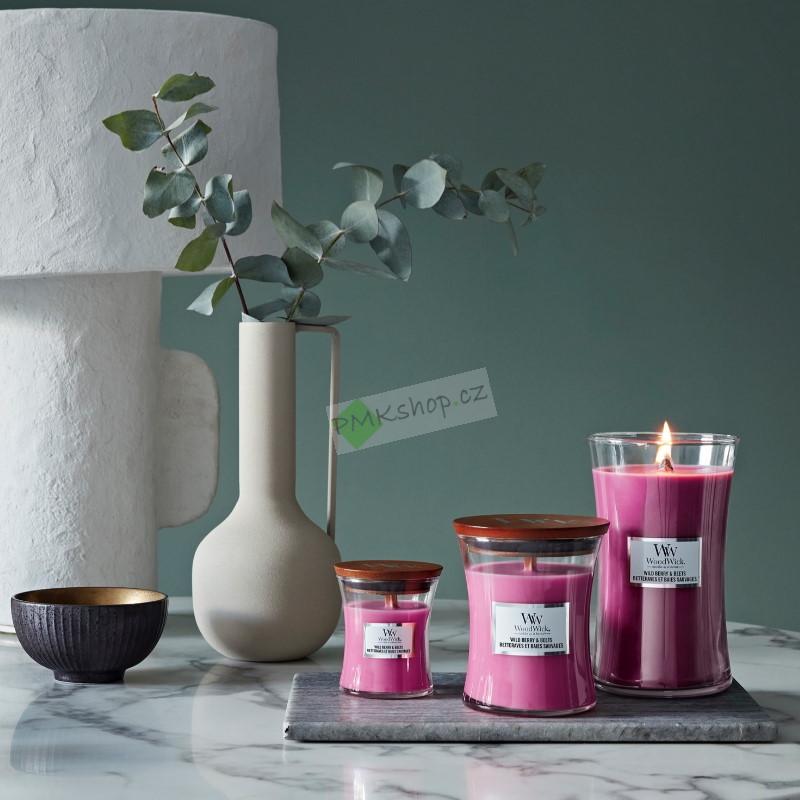 WoodWick střední vonná svíčka Wild Berry & Beets