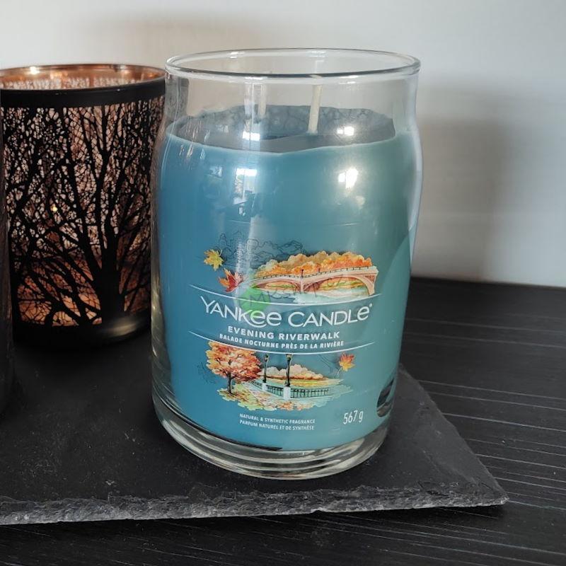 Yankee Candle Signature velká vonná svíčka Evening Riverwalk