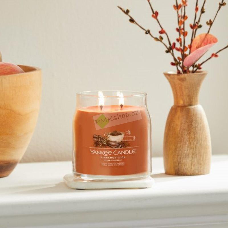 Yankee Candle Signature střední vonná svíčka Cinnamon Stick