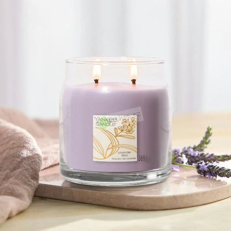Yankee Candle Signature střední vonná svíčka Lavender Bliss
