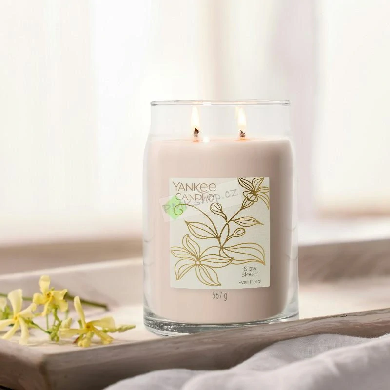 Yankee Candle Signature velká vonná svíčka Slow Bloom