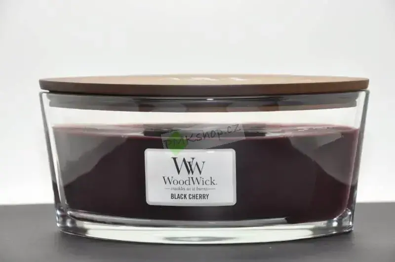 Woodwick lodička vonná svíčka Black Cherry