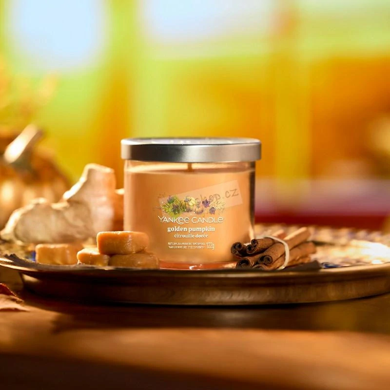 Yankee Candle Signature Tumbler malá vonná svíčka Golden Pumpkin
