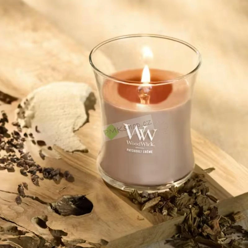 Woodwick střední vonná svíčka Patchouli Créme