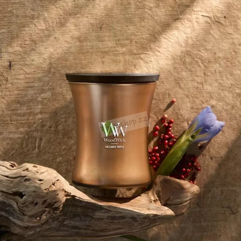 Woodwick střední vonná svíčka Precious Metals Volcanic Orris