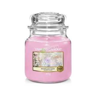 Yankee Candle střední vonná svíčka Classic Snowflake Kisses